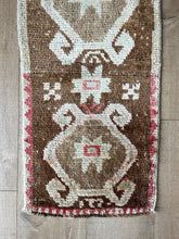 Load image into Gallery viewer, Willa Vintage Mini Turkish Rug
