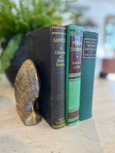 Load image into Gallery viewer, Vintage Brass Shell Book Ends
